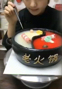 女仆吃瓜gif,萌态尽显，趣味横生