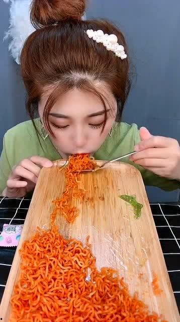 深夜流口水吃瓜,揭秘娱乐圈那些鲜为人知的瓜